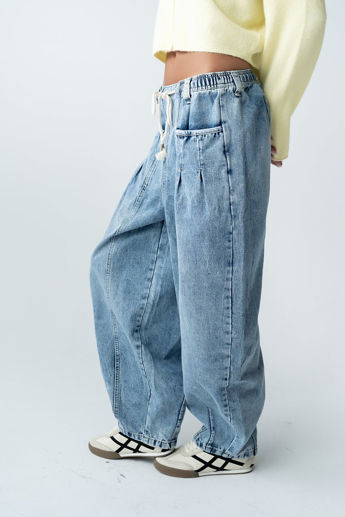 Kamryn Tapered Baggy Jeans in Medium Wash - FINAL SALE